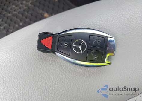 2012 Mercedes-Benz E 350 4Matic z USA, uszkodzony, nr VIN WDDHF8JB0CA567765